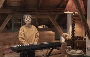 EL MEU GERMÀ PERSEGUEIX DINOSAURES