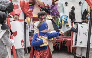 EL MEU GERMÀ PERSEGUEIX DINOSAURES